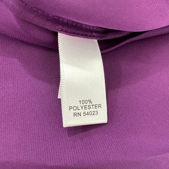 Banana Republic NWOT Flowy Pleated Purple V Neck Silky Satiny Top Blouse Medium - Picture 11 of 16